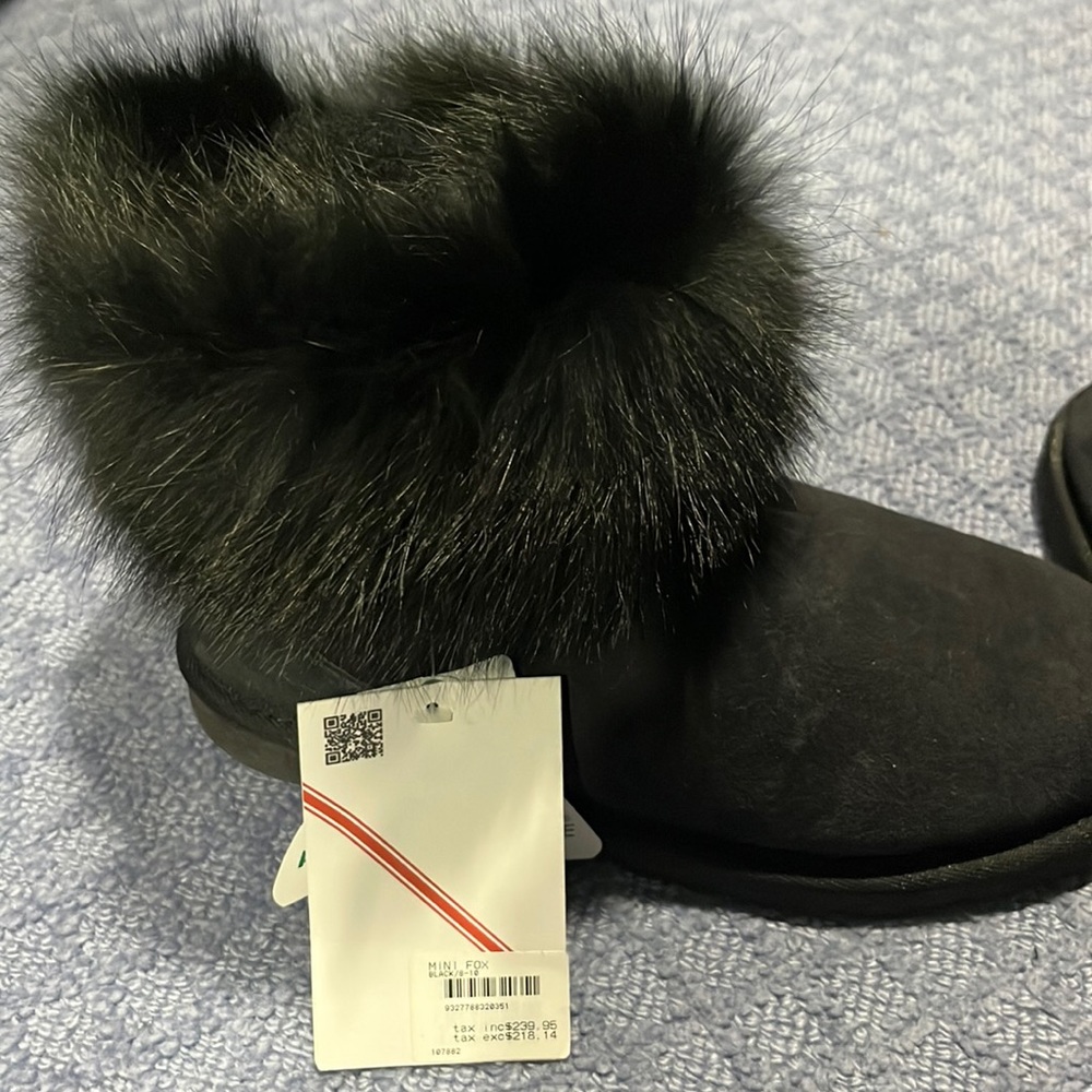 Ugg boots with fur - bought in Australia - new with tags
